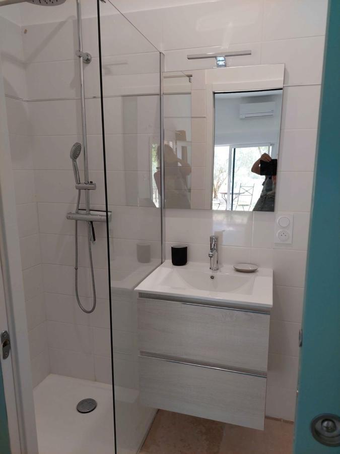 L'Etang Des Cigales Appartement Uchaux Buitenkant foto